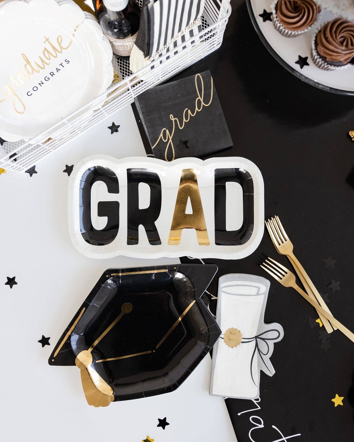 Graduation Cap Shaped Paper Plates - 8pk