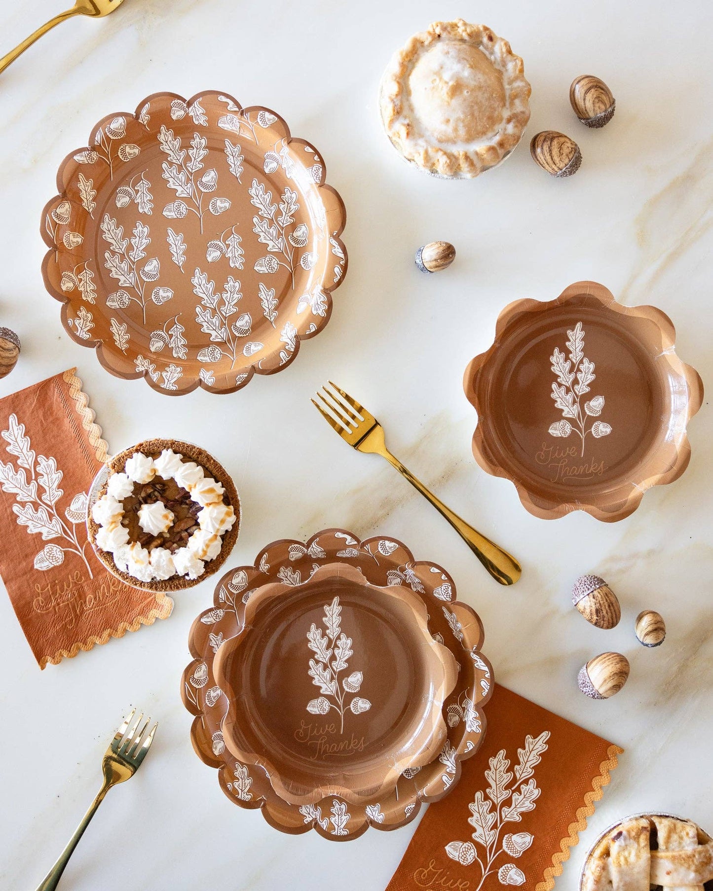 Acorns Scalloped 9" Fall Paper Plates - 8pk