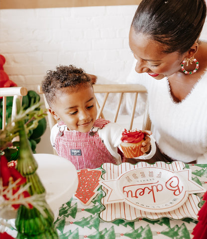 Mrs Claus' Bakery Holiday Paper Plates - 8pk
