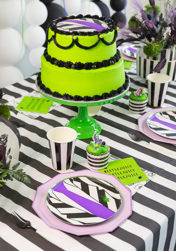 Beetlejuice Suit Small Paper Plates - 8pk