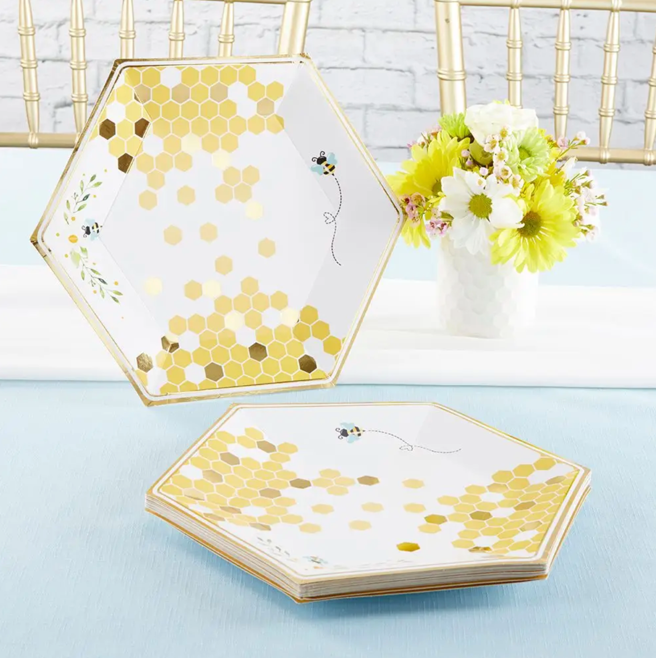 Sweet as Can Bee 9 in. Premium Paper Plates - 16pk