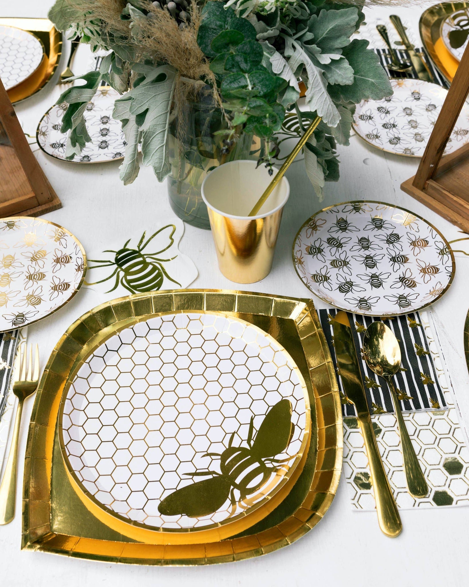 Bee Gold Dinner Plates - 8 Pk.